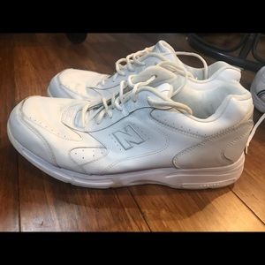 Gently used White Men’s New Balance Athletic Shoes
